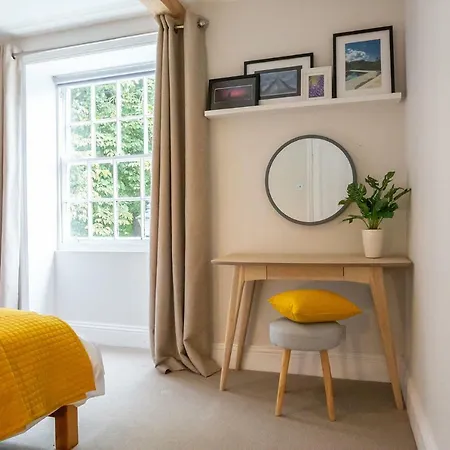 Clovelly House *