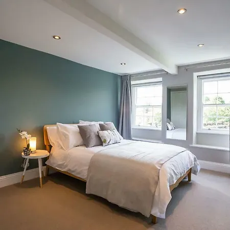 Clovelly House Holiday home *